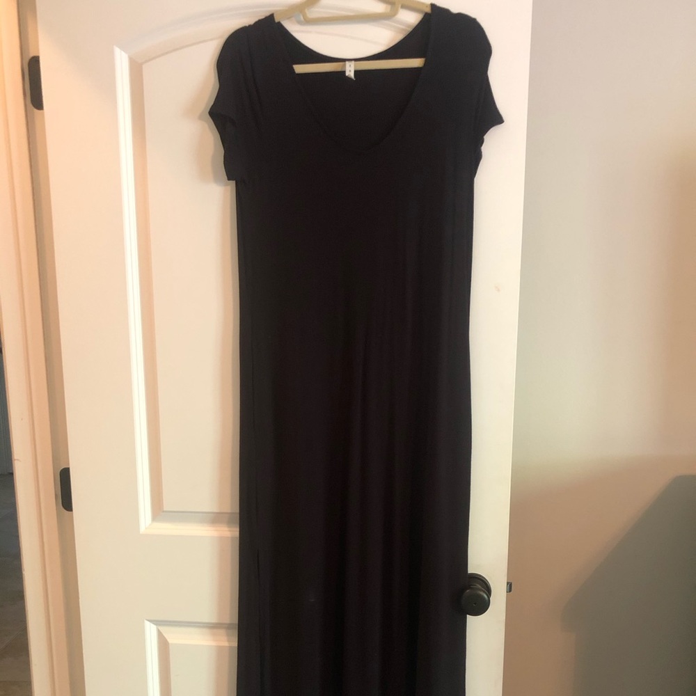 Black V-Neck Maxi Dress w/ Side Slit - Size S